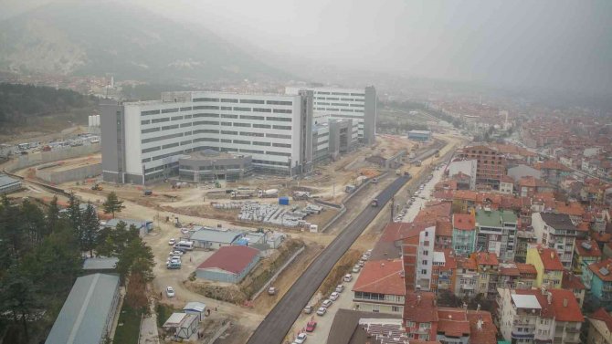 Genişliğini 30 Metreye Çıkardığı Eken Paşa Caddesi’nde Asfalt Mesaisi Başladı