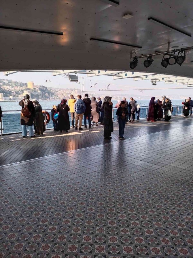 İ̇hlas Vakfı Ve Gönüllülerinden 65 Ortaöğretim Öğrencisine Boğaz Turu