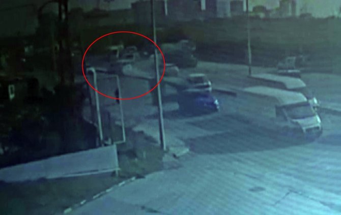 Makas Atan Araç Faciaya Neden Oldu, Önce Çaptı, Sonra Otomobilin Üzerine Uçtu
