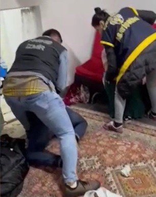 Gençleri Zehirleyeceklerdi, Polis Kıskıvrak Yakaladı