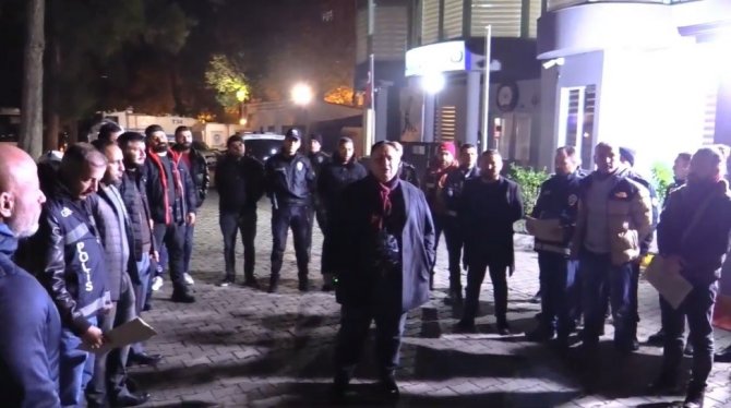 İ̇zmir’de Şok Evlerine Polis Baskını: 91 Kaçak Göçmen Ve 5 Organizatör Yakalandı