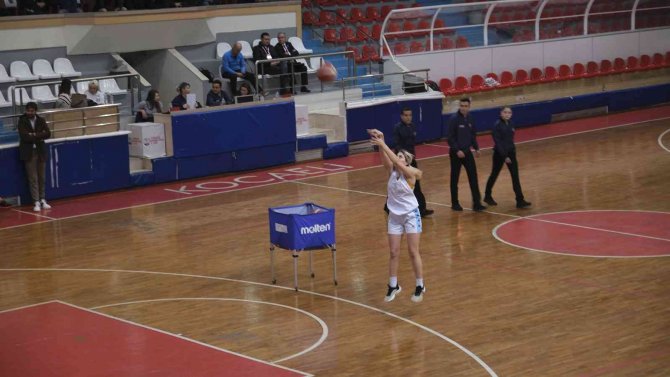Türkiye Kadınlar Basketbol Ligi’nde İ̇zmit Belediyespor Hükmen Galip