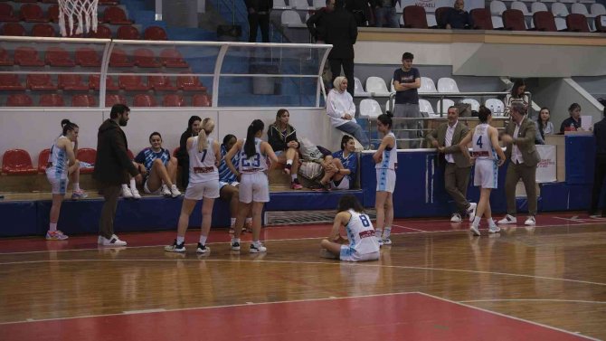 Türkiye Kadınlar Basketbol Ligi’nde İ̇zmit Belediyespor Hükmen Galip