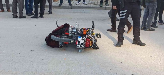 Otomobille Çarpışan Motosiklet Sürücüsü Ağır Yaralandı
