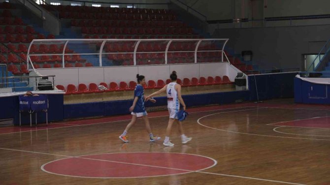Türkiye Kadınlar Basketbol Ligi’nde İ̇zmit Belediyespor Hükmen Galip