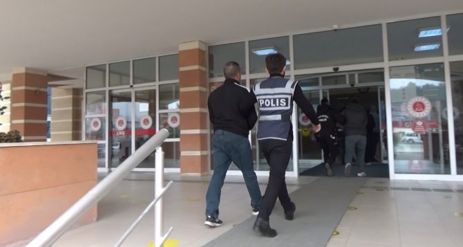 Yaşlı Çifti 750 Bin Lira Dolandıran Şüpheliden Pişkin Açıklama: “Her Zaman Sahnedeyiz”
