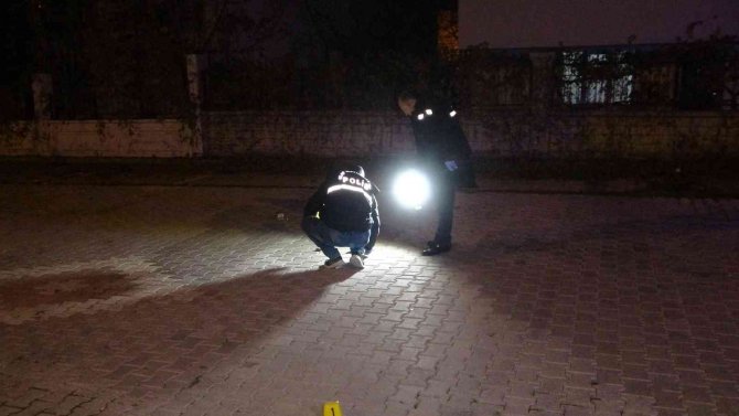 Sokaktaki Tartışma Kanlı Bitti: 1 Yaralı