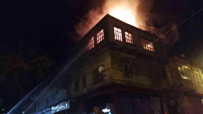 Tarihi Çarşıda Korkutan Yangın