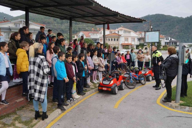 Marmaris’te Öğrencilere Motor Ve Bisiklet Kullanım Kuralları Anlatıldı