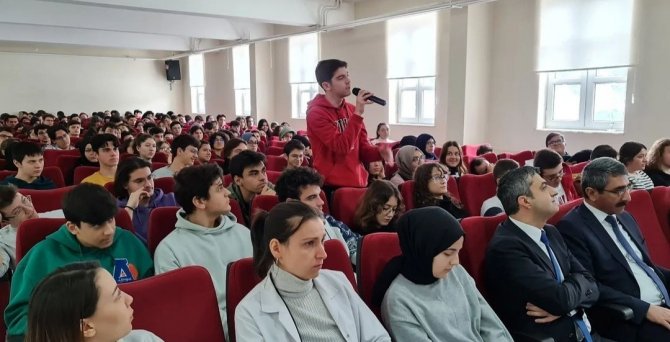 Prof. Dr. Özatik, Kütahya Nafi Güral Fen Lisesi’nde Öğrencilerle Bir Araya Geldi