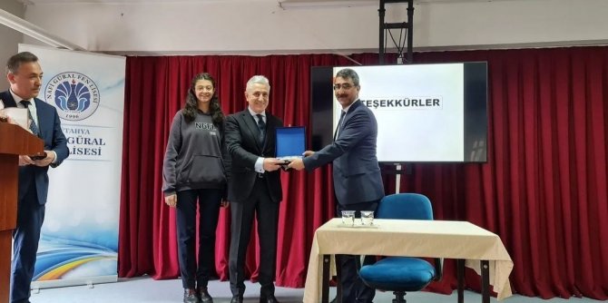 Prof. Dr. Özatik, Kütahya Nafi Güral Fen Lisesi’nde Öğrencilerle Bir Araya Geldi