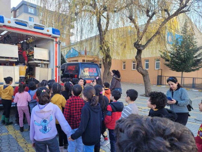 Vanlı Çocuklara “Yaşama Yol Ver” Projesi Anlatıldı