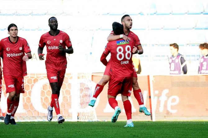 Spor Toto Süper Lig: Kasımpaşa: 0 - Sivasspor: 1 (Maç Devam Ediyor)