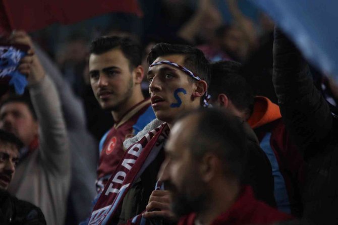 Spor Toto Süper Lig: Trabzonspor: 0 - Fenerbahçe: 0 (İ̇lk Yarı)