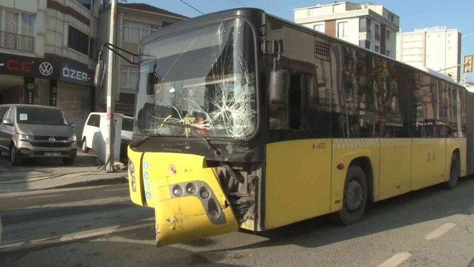 İ̇ett Otobüsü İle Hafif Ticari Araç Kazasında 1 Kişi Araç İçerisinde Sıkışarak Yaralandı