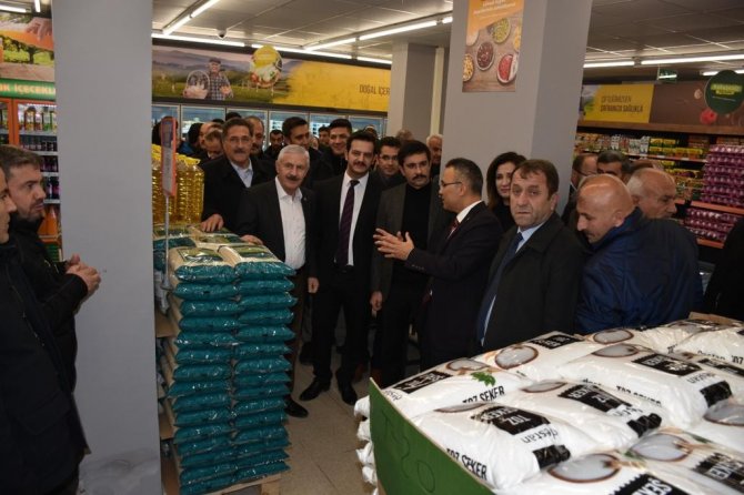 Hakkari’de Tarım Kredi Kooperatif Marketi Açıldı