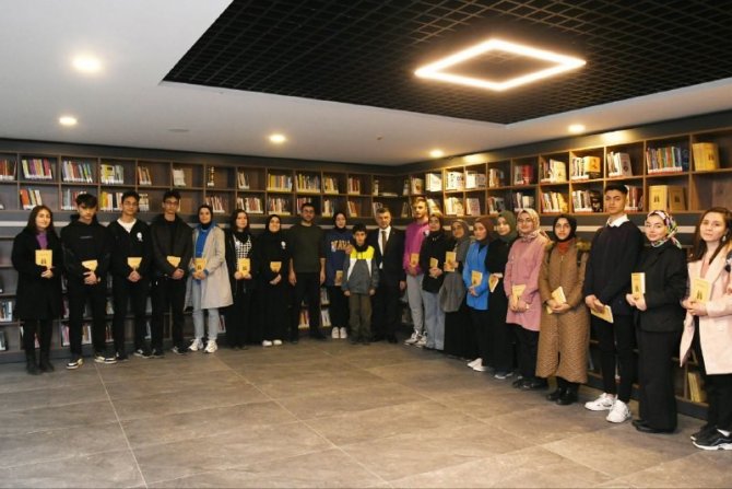 Tbmm Başkanı Şentop, Sultanbeyli’de ’Mevlana İ̇dris Kütüphanesi’nin Açılış Törenine Katıldı