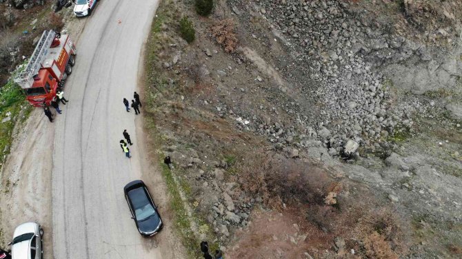 30 Metreden Baraj Yatağına Uçan Otomobil Sabah Fark Edildi: 1 Ölü