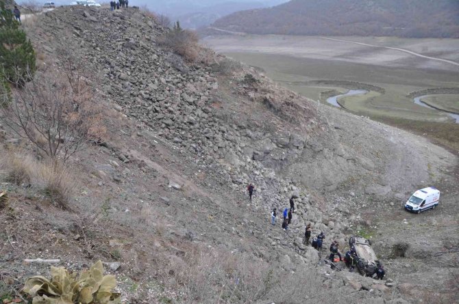 30 Metreden Baraj Yatağına Uçan Otomobil Sabah Fark Edildi: 1 Ölü