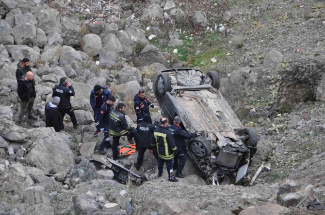 30 Metreden Baraj Yatağına Uçan Otomobil Sabah Fark Edildi: 1 Ölü