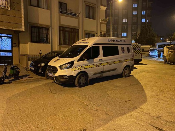 Ümraniye’de Kadın Kaçırma İddiasında Baba Ve Amca Eve Geldi, Kapıya Ateş Etti
