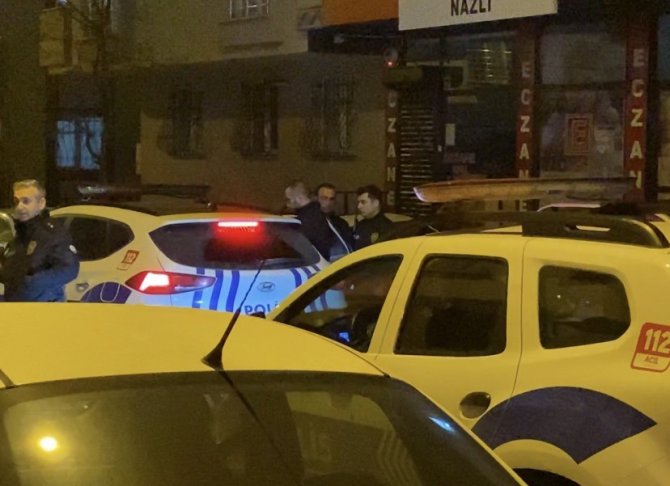 Ümraniye’de Kadın Kaçırma İddiasında Baba Ve Amca Eve Geldi, Kapıya Ateş Etti