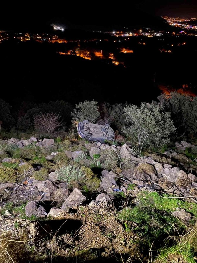 Otomobil Şarampole Düştü