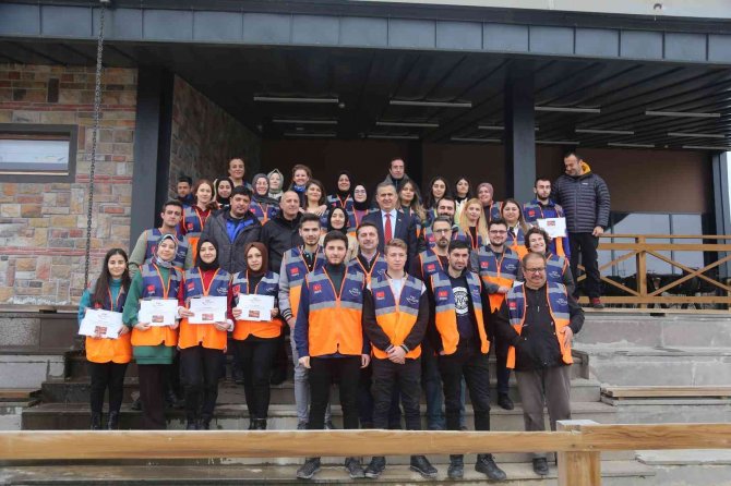 Eğitimlerini Tamamladılar, Aldıkları Kimlik Kartlarıyla Afad Gönüllüsü Oldular