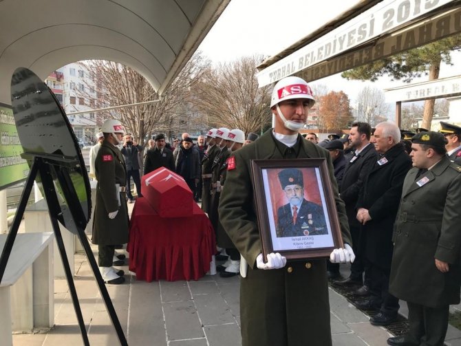 Kıbrıs Gazisi Akkaş, Askeri Törenle Son Yolculuğuna Uğurlandı