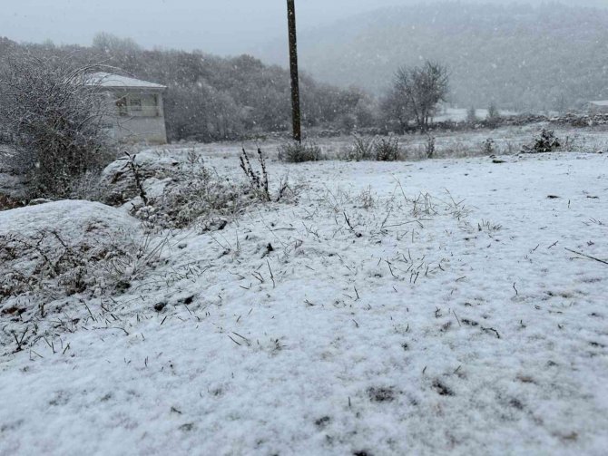 Ankara’ya Mevsimin İlk Karı Düştü