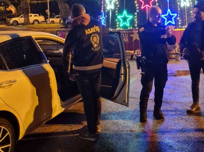 Antalya’da 7 İlçede Eş Zamanlı Denetimde, Aranan 8 Şahıs Yakalandı