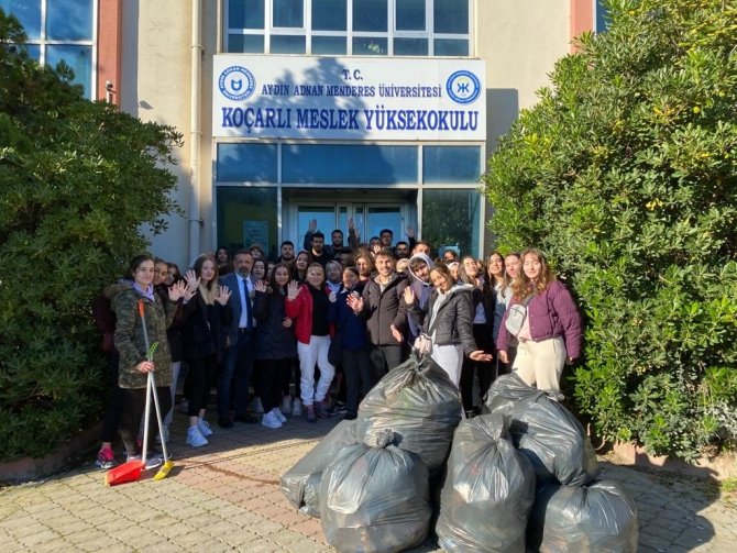 Adü’lü Öğrenciler Çevre Temizliğine Dikkat Çekti