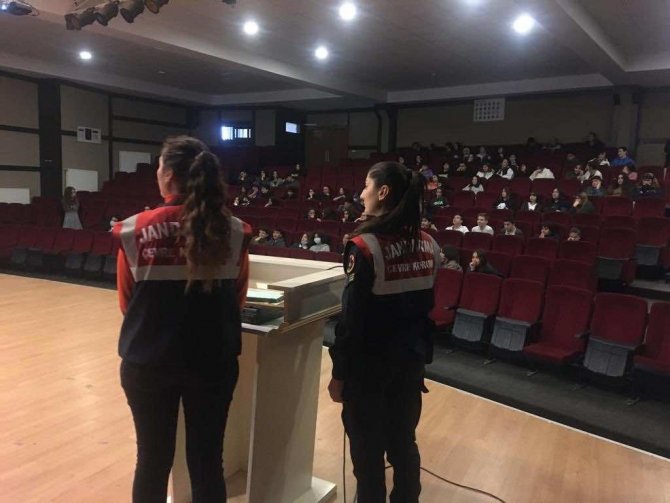 Aydın’da 200 Öğrenciye Güvenli İnternet Kullanımı Anlatıldı
