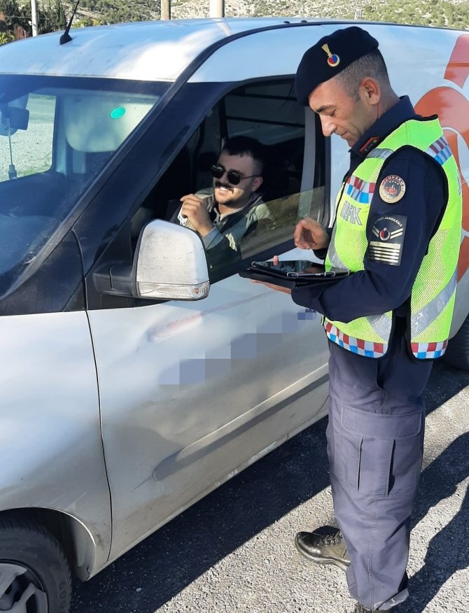 Emniyet Kemeri Takmayan 68 Sürücü Cezadan Kaçamadı