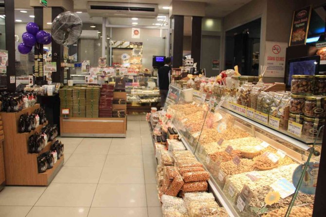 Tuğba Kuruyemiş, Yeni Yıl Hazırlıklarını Tamamladı