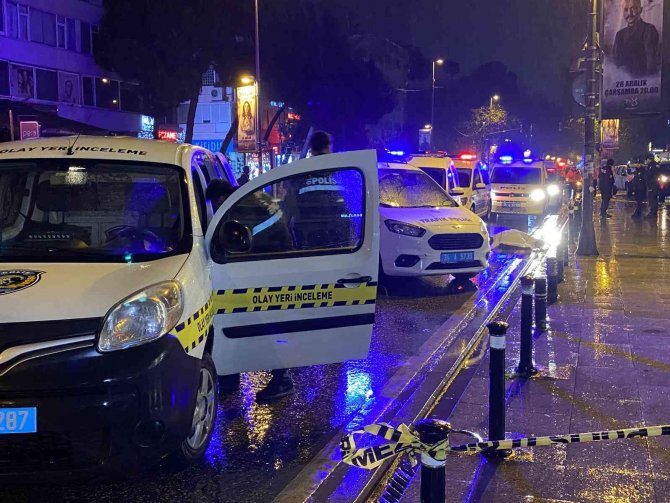 Bağdat Caddesi’nde Yolun Karşısına Geçmek İsteyen Yayaya Çarpan Otomobil Kamerada: 1 Ölü
