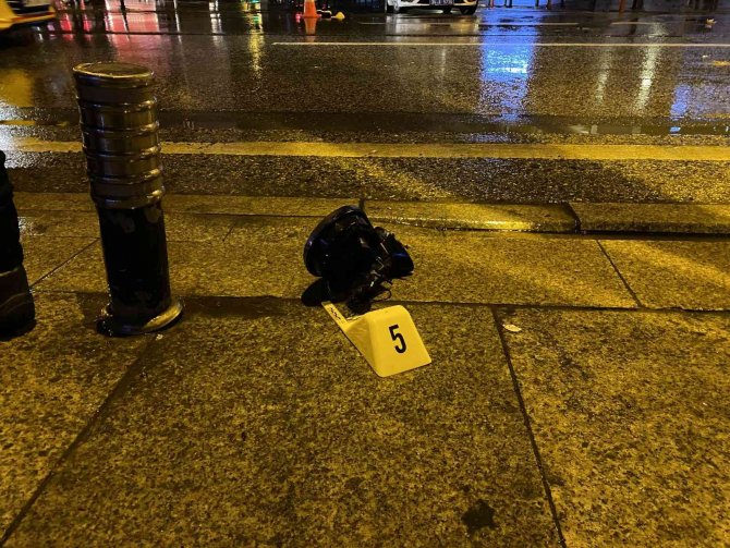 Bağdat Caddesi’nde Yolun Karşısına Geçmek İsteyen Yayaya Çarpan Otomobil Kamerada: 1 Ölü