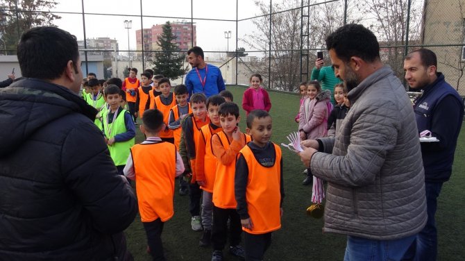 Gercüş’te İlkokul Öğrencileri Futbol Turnuvası Düzenledi
