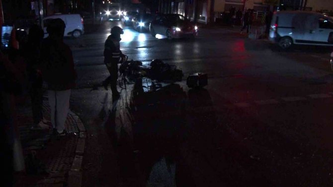 Ters Yönden Dönüş Yapan Otomobil, Yeşil Işıkta Geçen Motora Çarptı: 1 Ağır Yaralı
