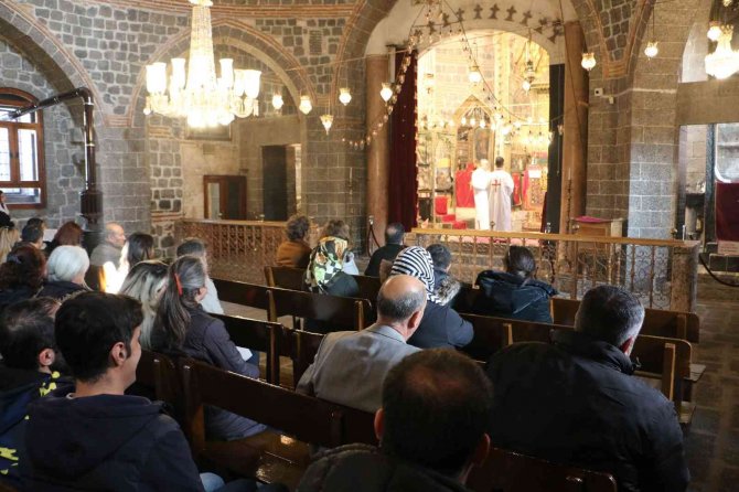 Meryem Ana Kilisesi’nde Noel Ayini