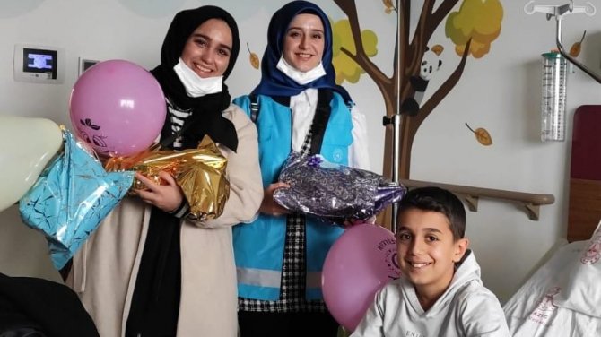 Üniversiteli Gençlerden Gönülleri Isıtan Hareket