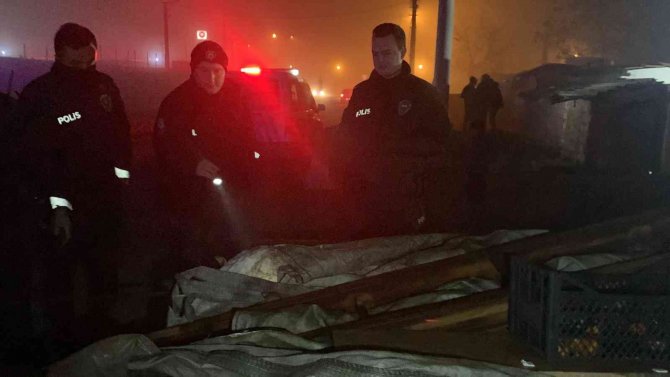 Elektrik Direğini Çaldılar, Polise Yakalanacaklarını Anlayınca Atla Kaçtılar