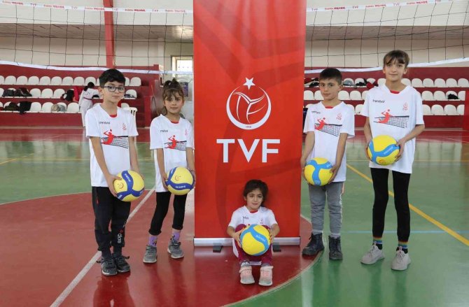 Fabrika Voleybol Yeni Okulunu Van’da Açtı