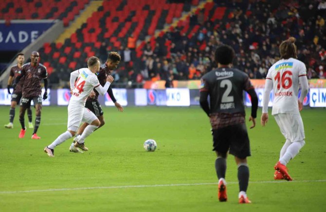 Spor Toto Süper Lig: Gaziantep Fk: 0 - Beşiktaş: 0 (İ̇lk Yarı)