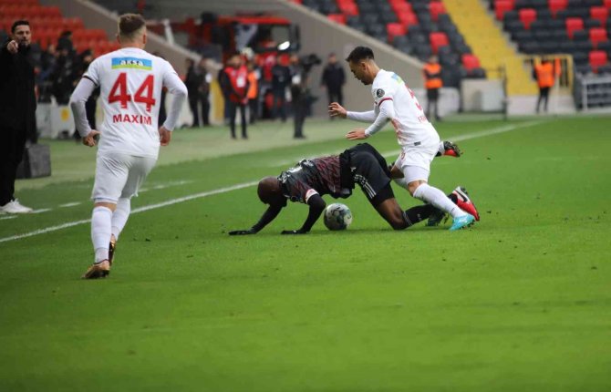 Spor Toto Süper Lig: Gaziantep Fk: 0 - Beşiktaş: 0 (İ̇lk Yarı)