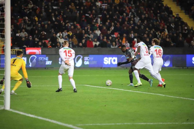 Spor Toto Süper Lig: Gaziantep Fk: 1 - Beşiktaş: 1 (Maç Sonucu)