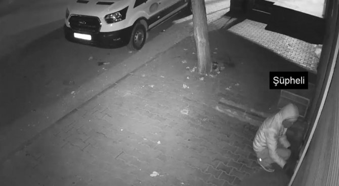 Hırsız Önce Kameraya, Sonra Polise Yakalandı