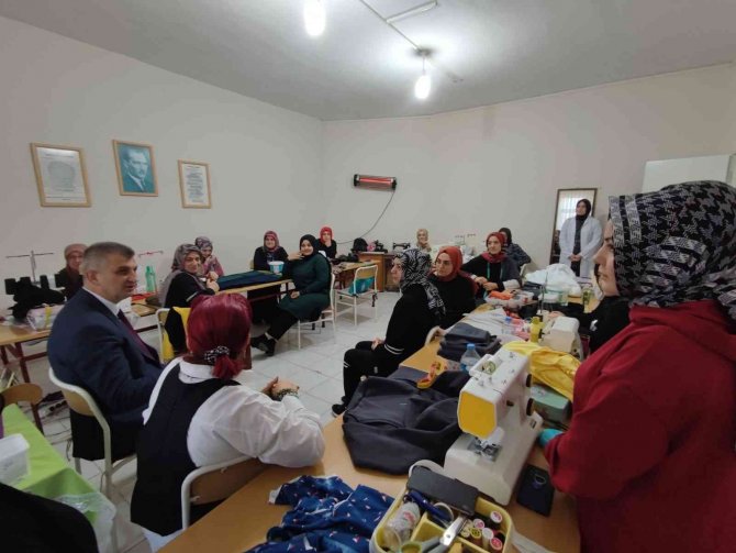Kadınlar Hem Eğleniyor Hem Üretiyor