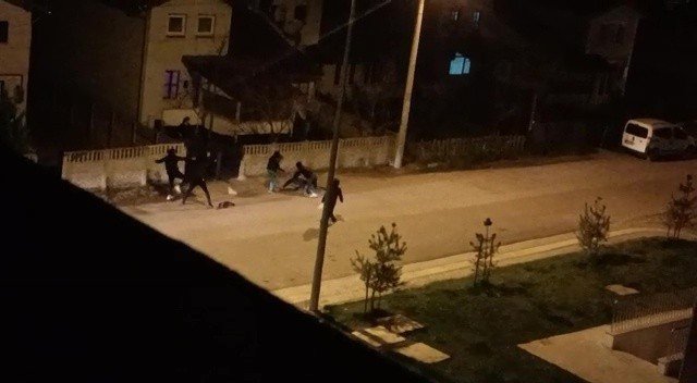 Gençlerin Yumruk Yumruğa Kavgası Kamerada