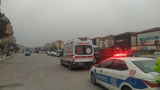 Kamyonet İle Motosiklet Çarpıştı: 2 Yaralı